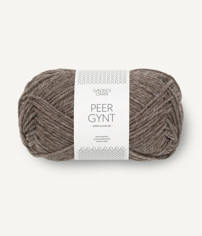 PetiteKnit Weekend Hat - Knitting Kit in Peer Gynt