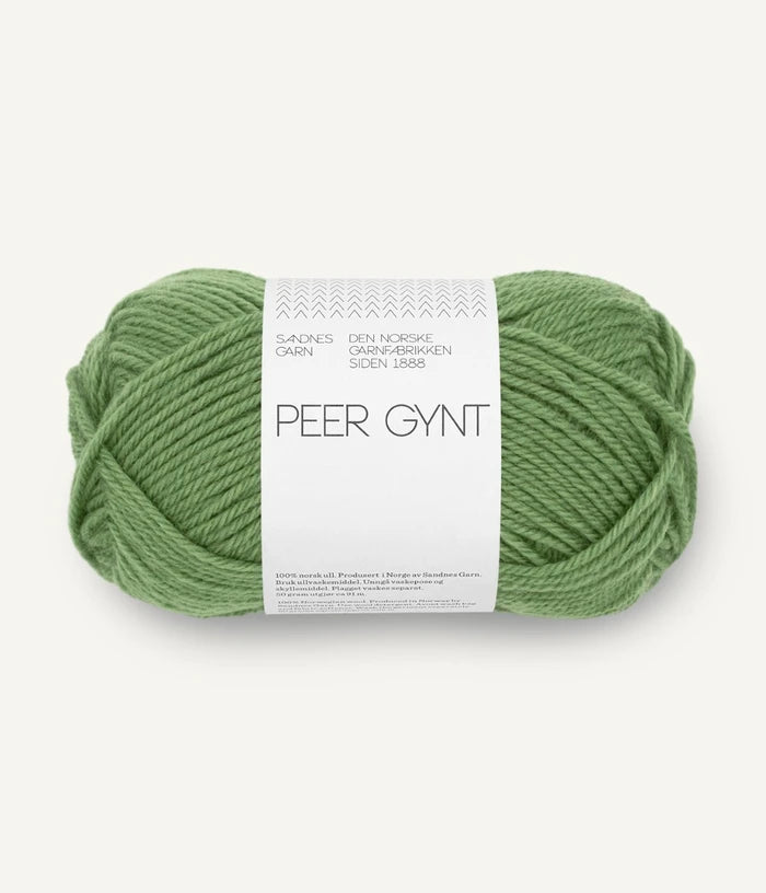 PetiteKnit Weekend Hat - Knitting Kit in Peer Gynt
