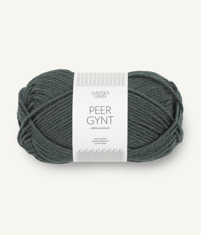 PetiteKnit Weekend Hat - Knitting Kit in Peer Gynt