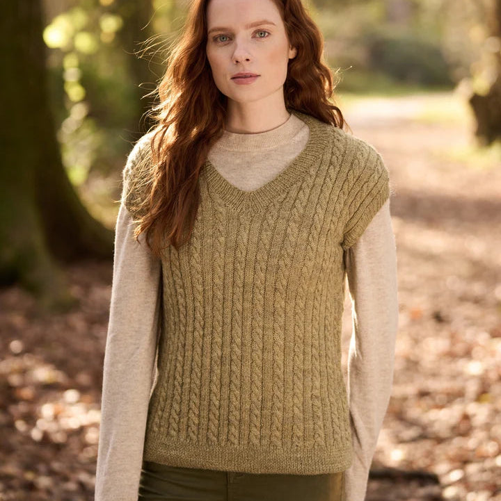 The Bramble & Fleece Settle Tank, a cabled V-neck slipover in Sheepsoft 4 Ply