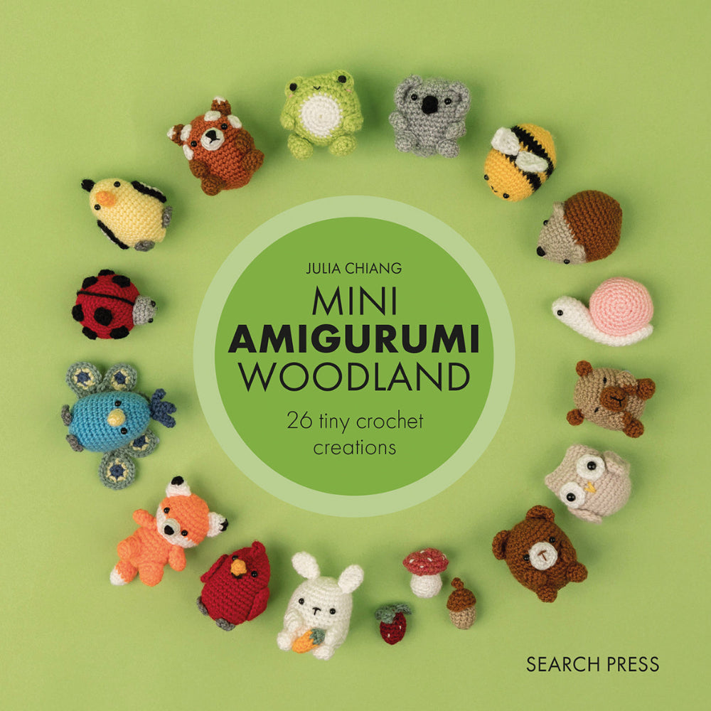 Book cover of 'Mini Amigurumi Woodland' with crochet animals on a green background