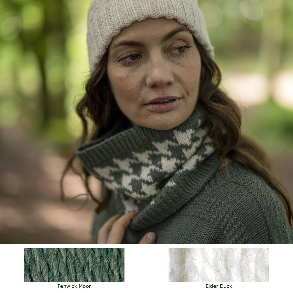 Eglinton Houndstooth Cowl knitting kit in Fenwick Moor and Eider Duck, with both yarn shades shown