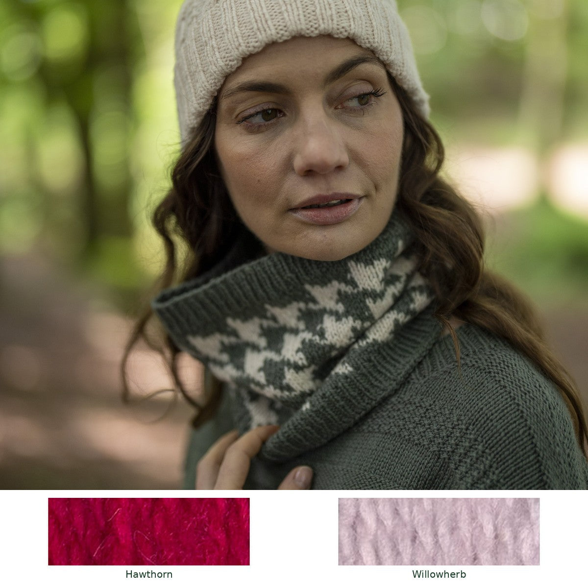 Eglinton Houndstooth Cowl knitting kit in Hawthorn and Willowherb, with both yarn shades shown