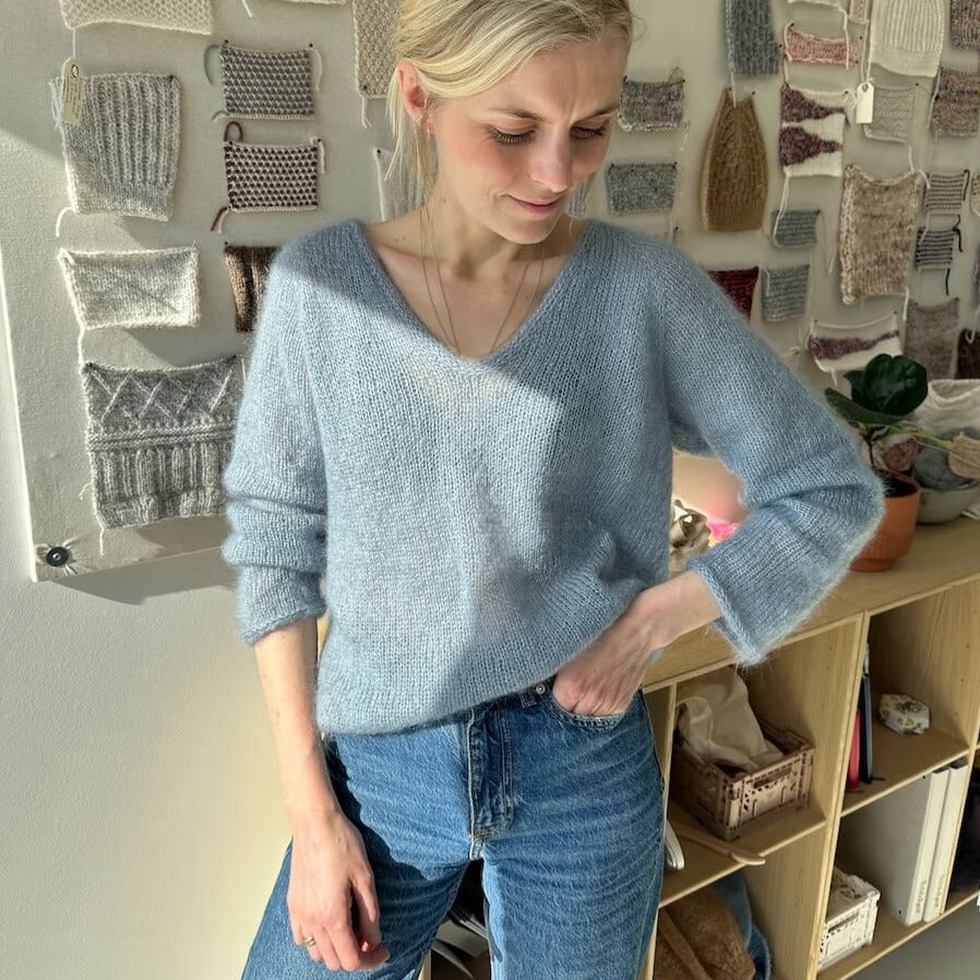 Cumulus Blouse V-neck - Knitting Kit - Limited Edition in Kidsilk Haze Colour