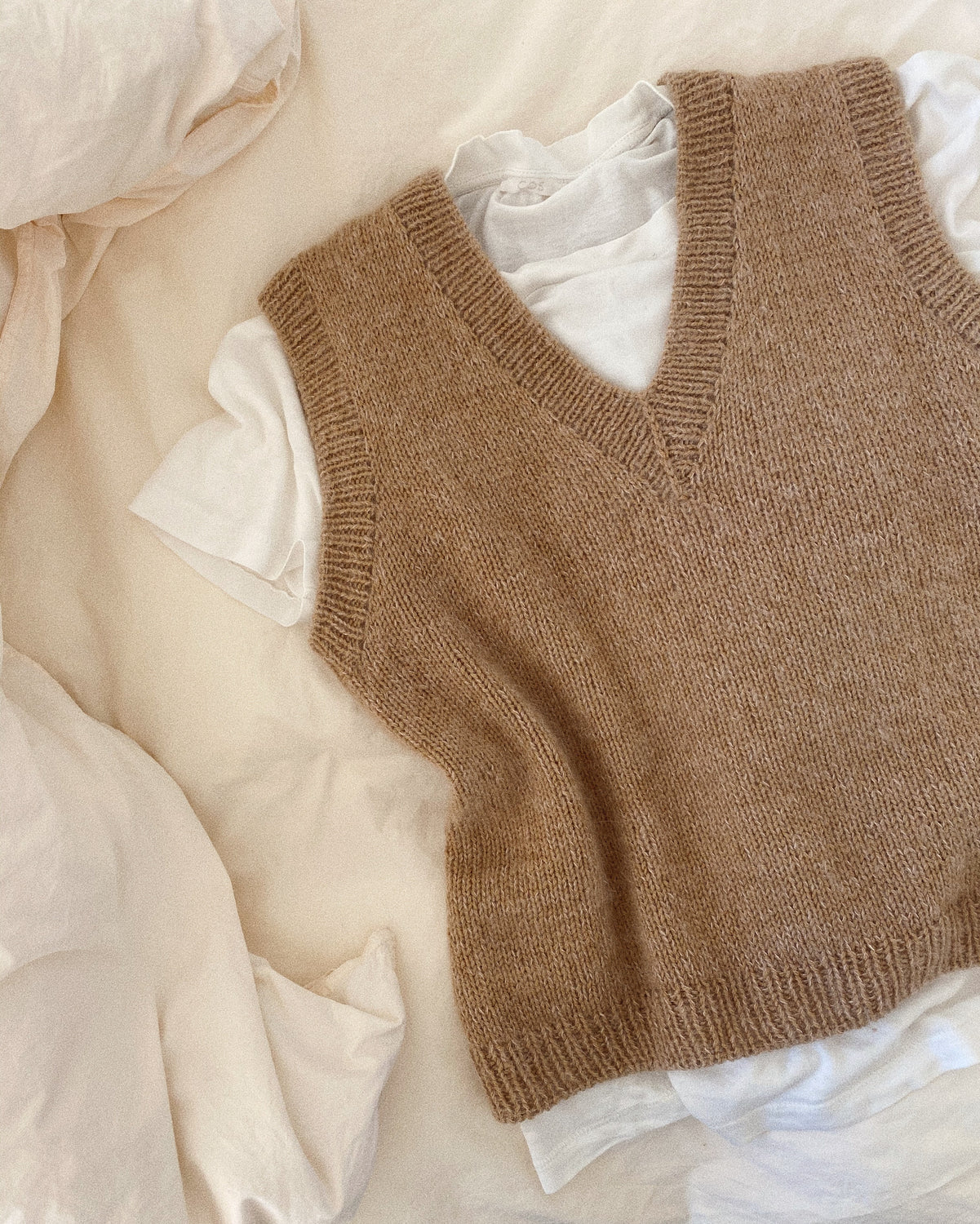 PetiteKnit Stockholm Slipover V-neck - Knitting Pattern