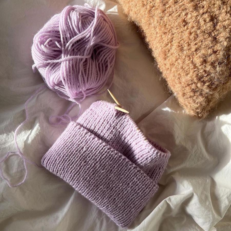 PetiteKnit Weekend Hat - Knitting Kit in Peer Gynt