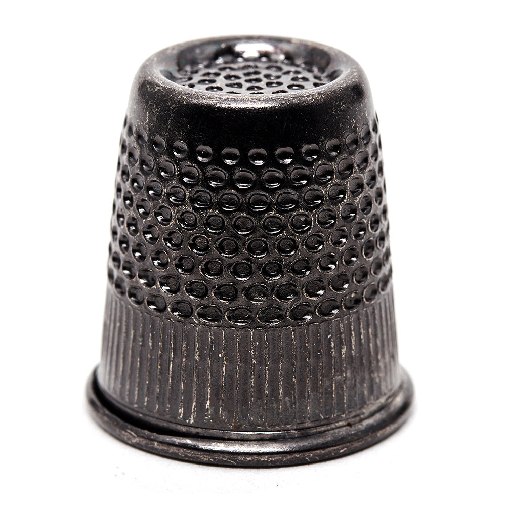 Hemline Gold Quilters Black Metal Thimble - Medium