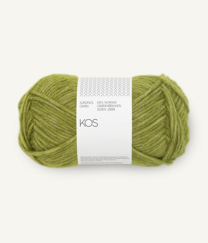 PetiteKnit Ivy Cape Knitting Kit in Sandnes Garn Kos