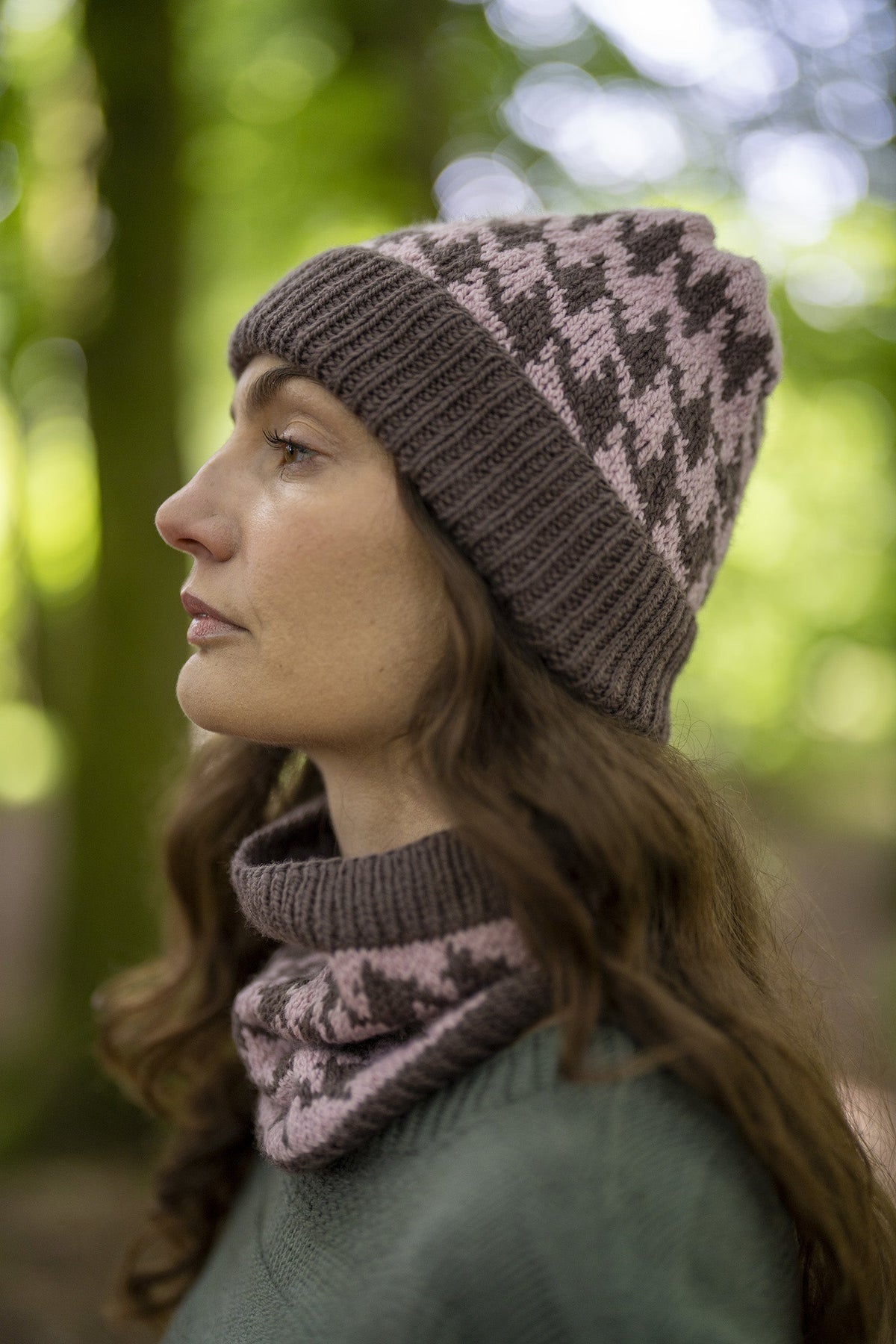 Eglinton Houndstooth Beanie knitted in two shades of Orry Yarn Merino DK