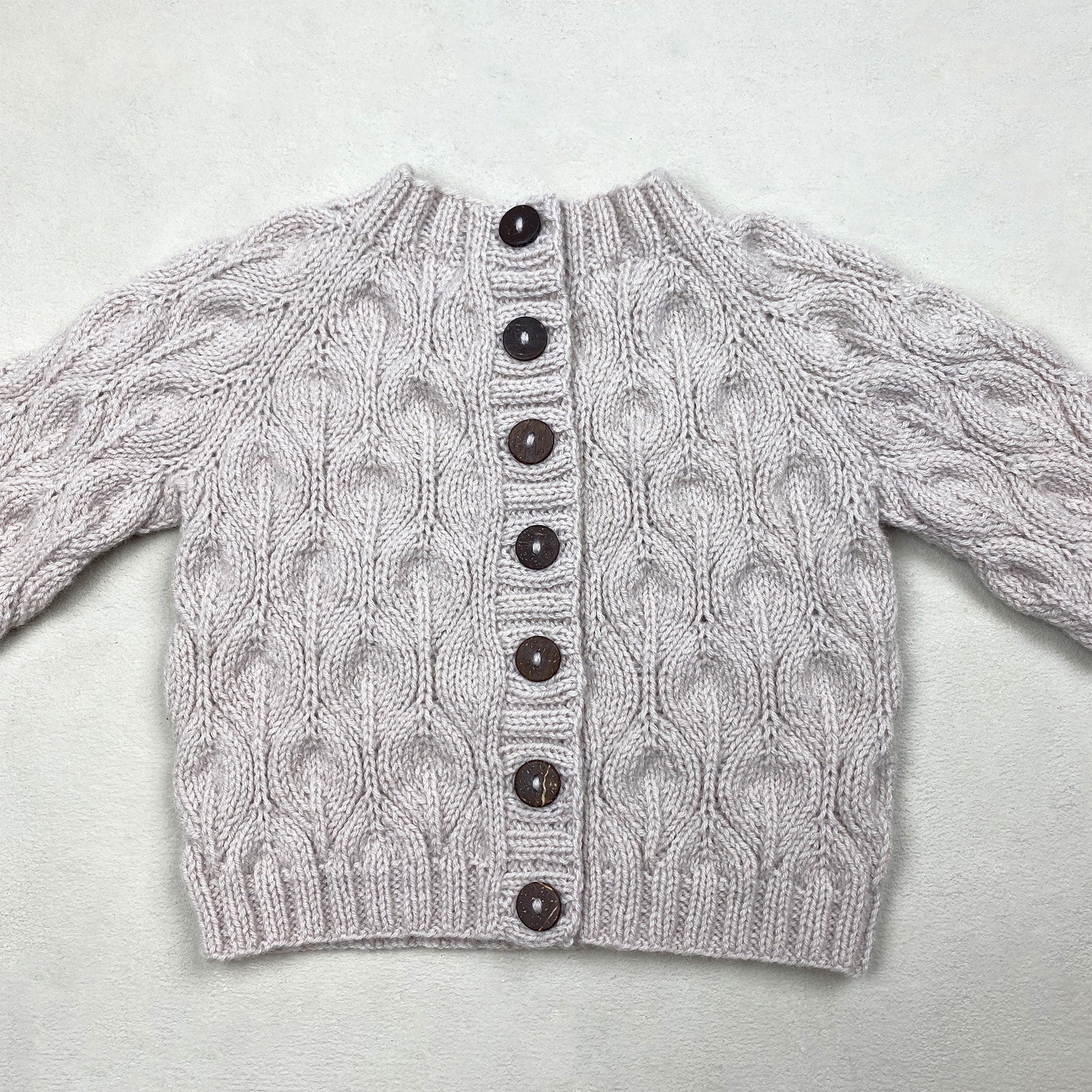 Stricken für Olive – Olive Cardigan Baby – Strickpaket