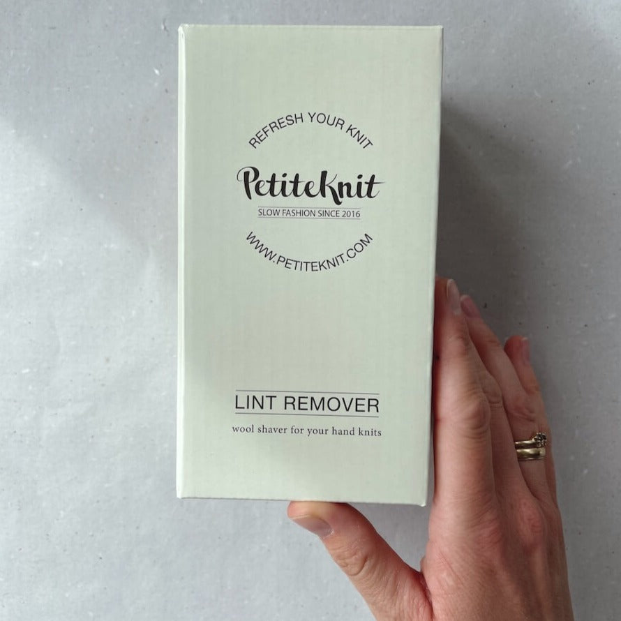 PetiteKnit Lint Remover - "REFRESH YOUR KNIT WITH PETITEKNIT"