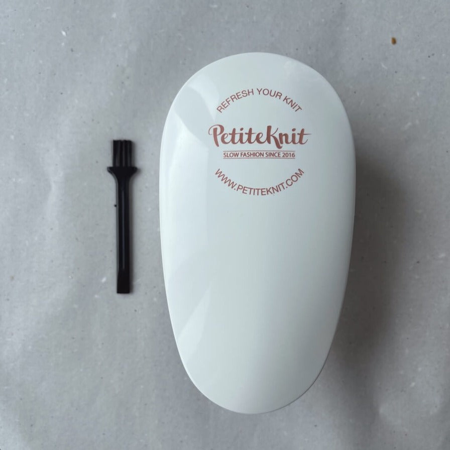 PetiteKnit Lint Remover - "REFRESH YOUR KNIT WITH PETITEKNIT"