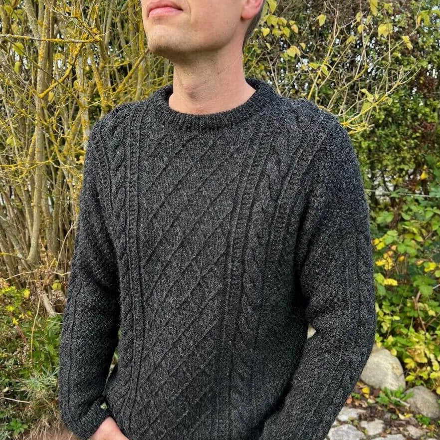 PetiteKnit Moby Pullover für Herren – Strickanleitung