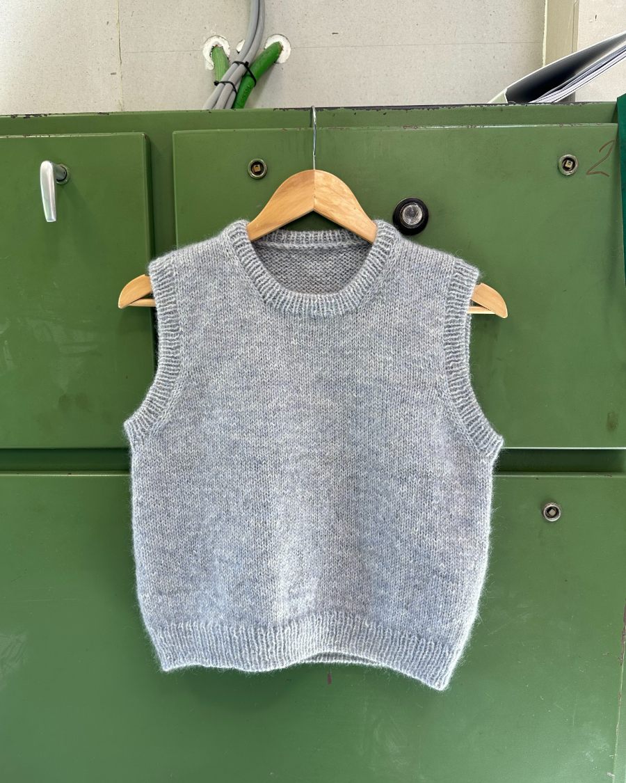 PetiteKnit Novice Slipover - Knitting Kit (Mode at Rowan Colourmix)